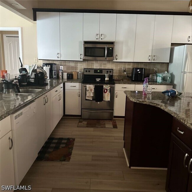 Foto del edificio - 11028 Lakeland Cir