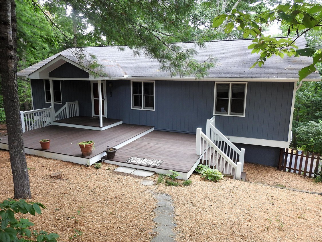 Primary Photo - 102 Daybreak Ln