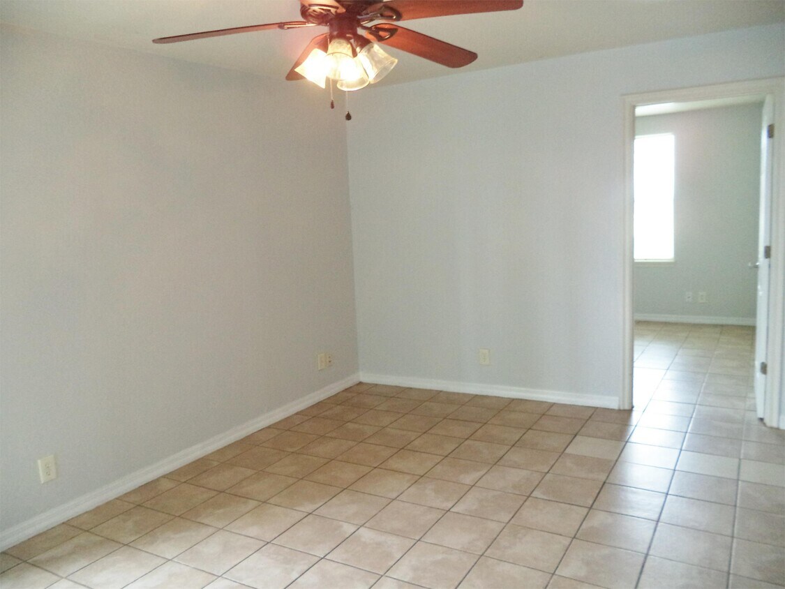1310 Broadway Ave Unit 5, Seadrift, TX 77983 Room for Rent in