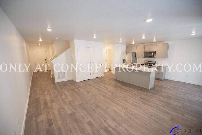 Foto del edificio - Brand-New Beautiful Spacious Modern Townhome in Lehi with Luxury Finishes & Prime Amenities