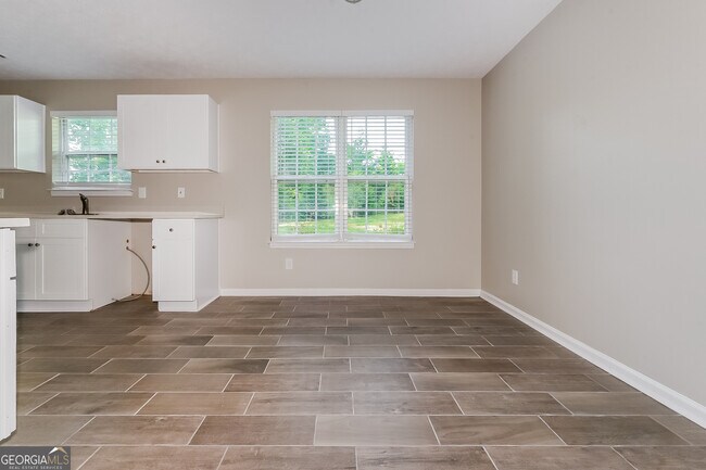 Foto del edificio - 370 Meadowbrook Dr