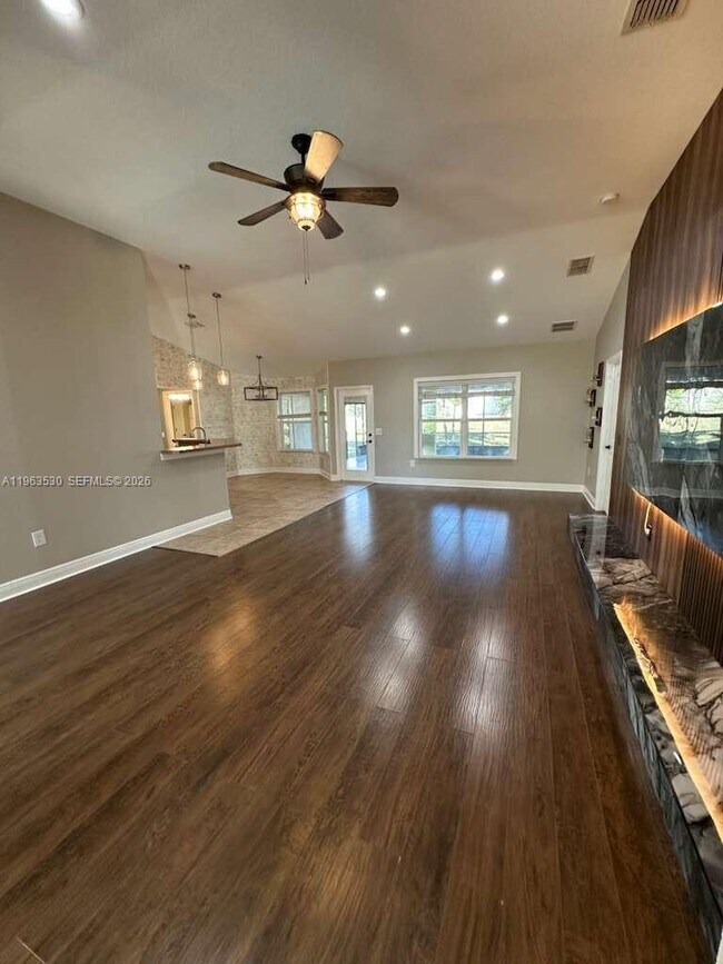 Foto del edificio - 4302 Mandolin Blvd