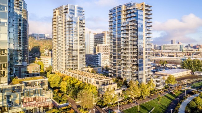 Building Photo - Exquisite South Waterfront Meriwether Condo!