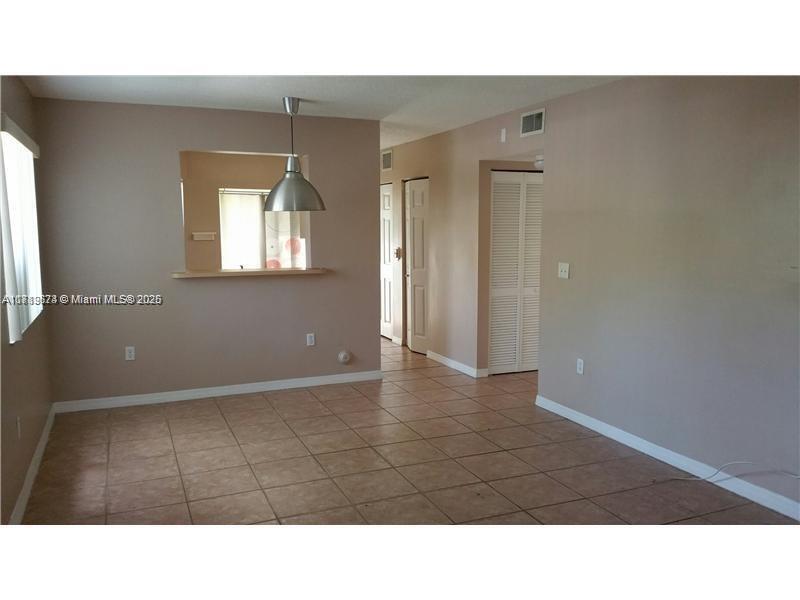 Foto principal - 7820 NW 7th St