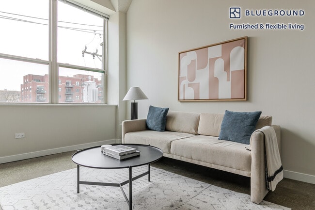 Building Photo - 1313 W Randolph St