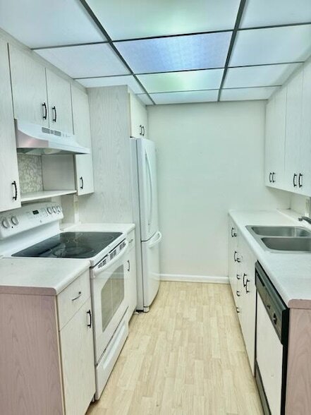 Foto del edificio - 3063 Ainslie Dr
