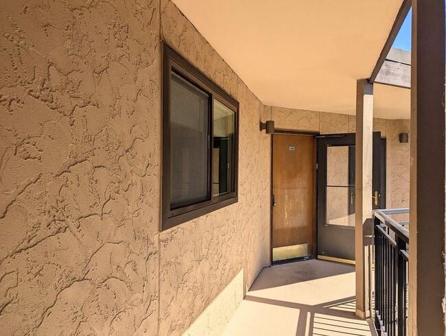 Building Photo - 1bd/1ba Edmonds Condo