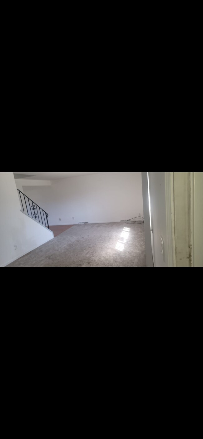Building Photo - 236 Sunshine Dr
