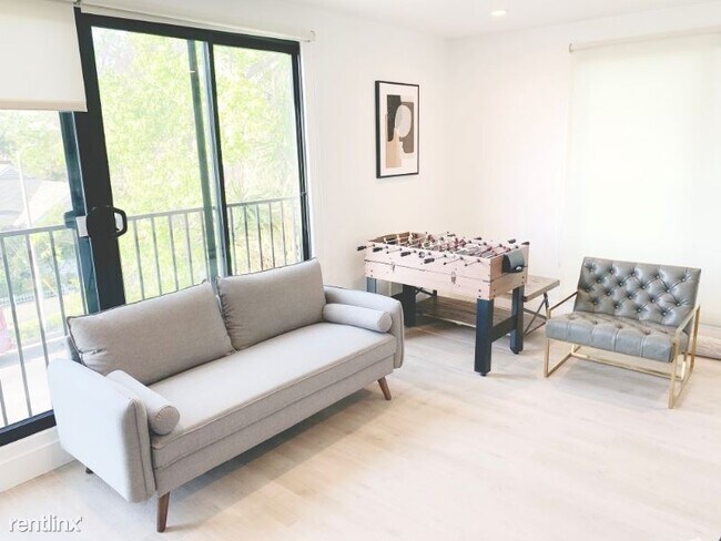 Foto del edificio - 4 br, 4 bath Apartment - 1476 W 37th Pl
