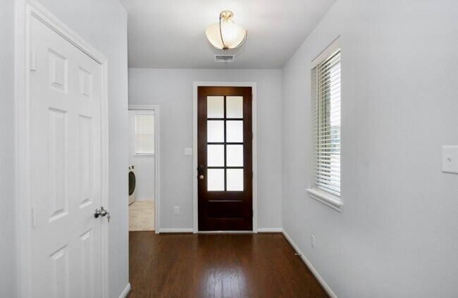 Foto del edificio - 10406 Mount Winchell Dr