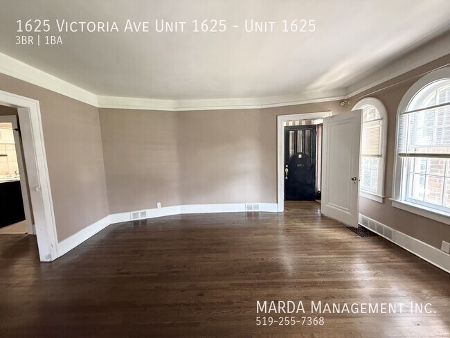 Photo du bâtiment - CHARMING 3 BED/1 BATH MAIN FLOOR UNIT + HYDRO, WATER & GAS
