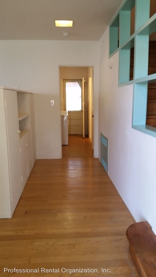 Building Photo - 1070 Azuar Drive