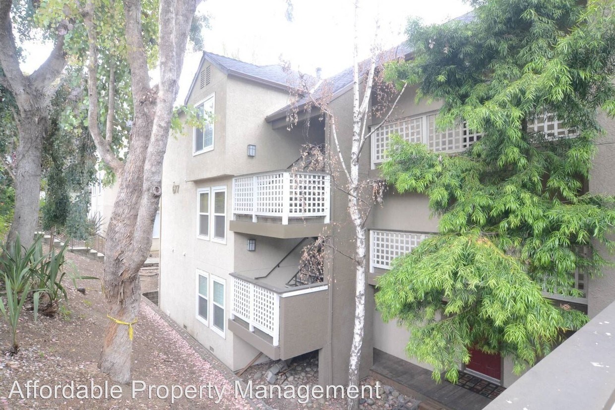 Primary Photo - 2 br, 2 bath House - 677 Dartmore Lane #246