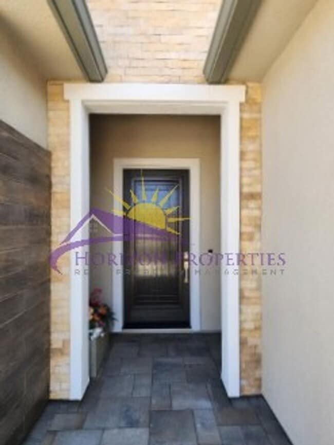 Building Photo - Immaculate Luxury 2 Bed 2.5 Bath 2,012sqft...