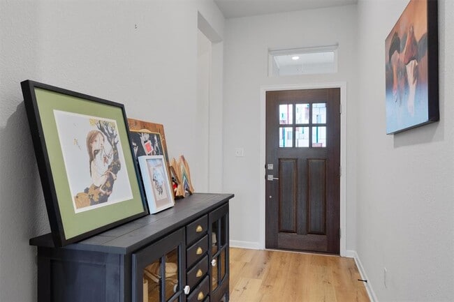 Foto del edificio - 114 Patrick Herndon Dr