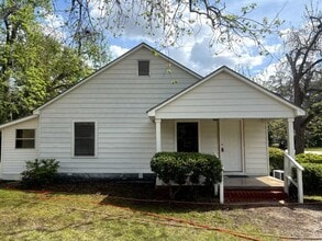 Building Photo - 300 E 6th St
