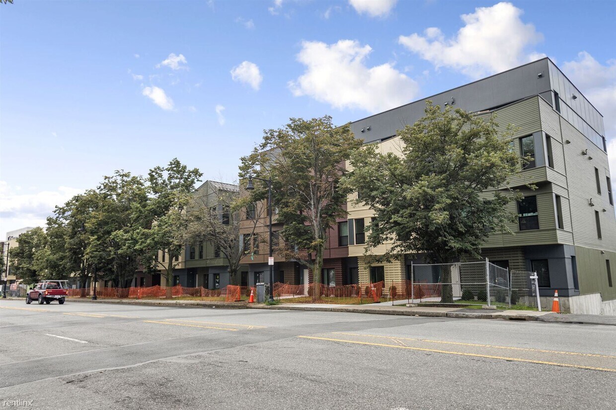 Foto principal - 119-125 Hyde Park Ave