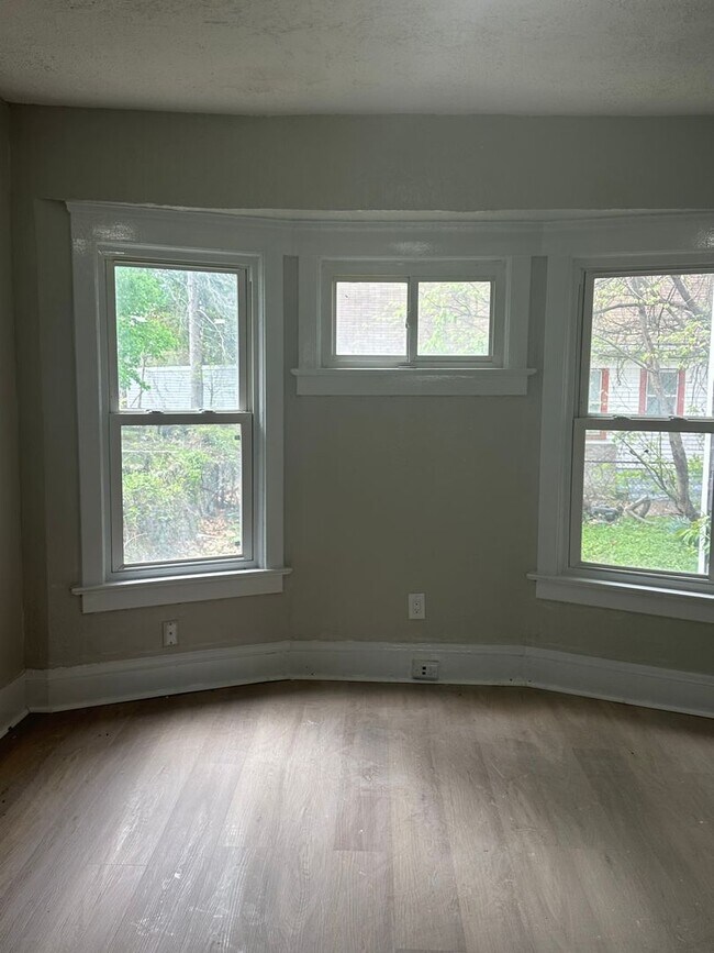 Foto del edificio - Cleveland East Side 3BR Single