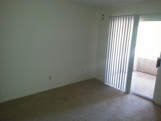 Foto del edificio - Mission Springs Apartment