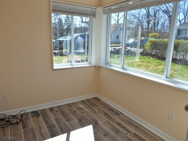 Building Photo - 18 Iroquois Trail