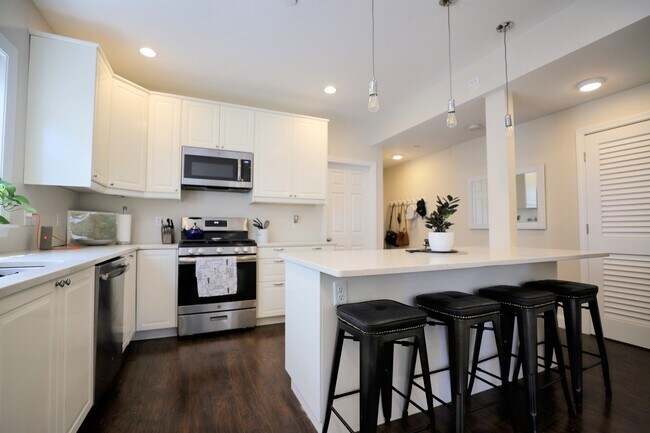 Kitchen - 68 Topliff St
