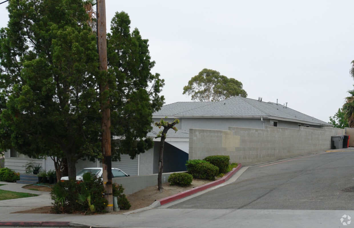 Building Photo - 1932-1934 West Dr