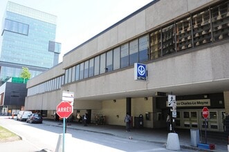 Building Photo - 2061 Rue Saint-Urbain