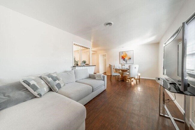 Foto del edificio - 4723 Merwin St