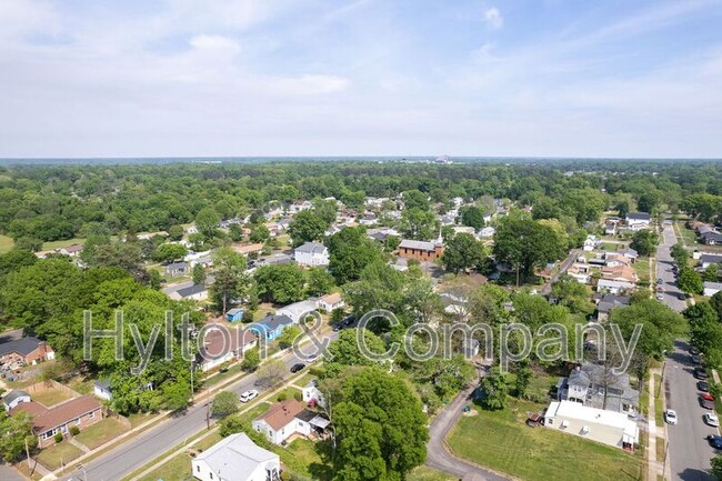 Foto del edificio - 817 Cheatwood Ave