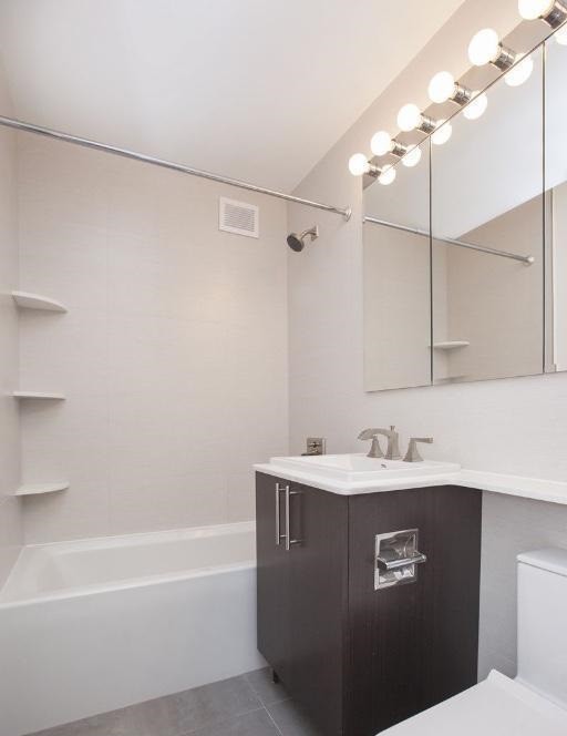 Building Photo - Huge 3 bed In Flat Iron district