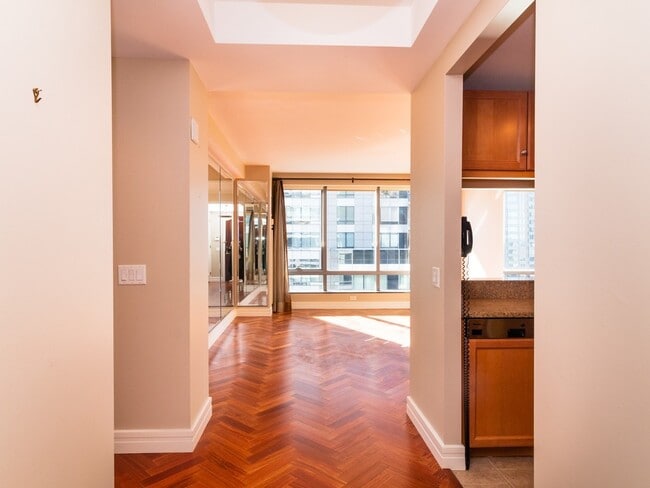 Building Photo - 2 Avery St