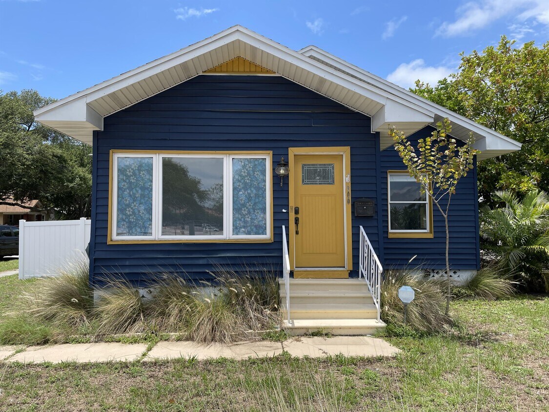 Foto principal - 600 28th St N