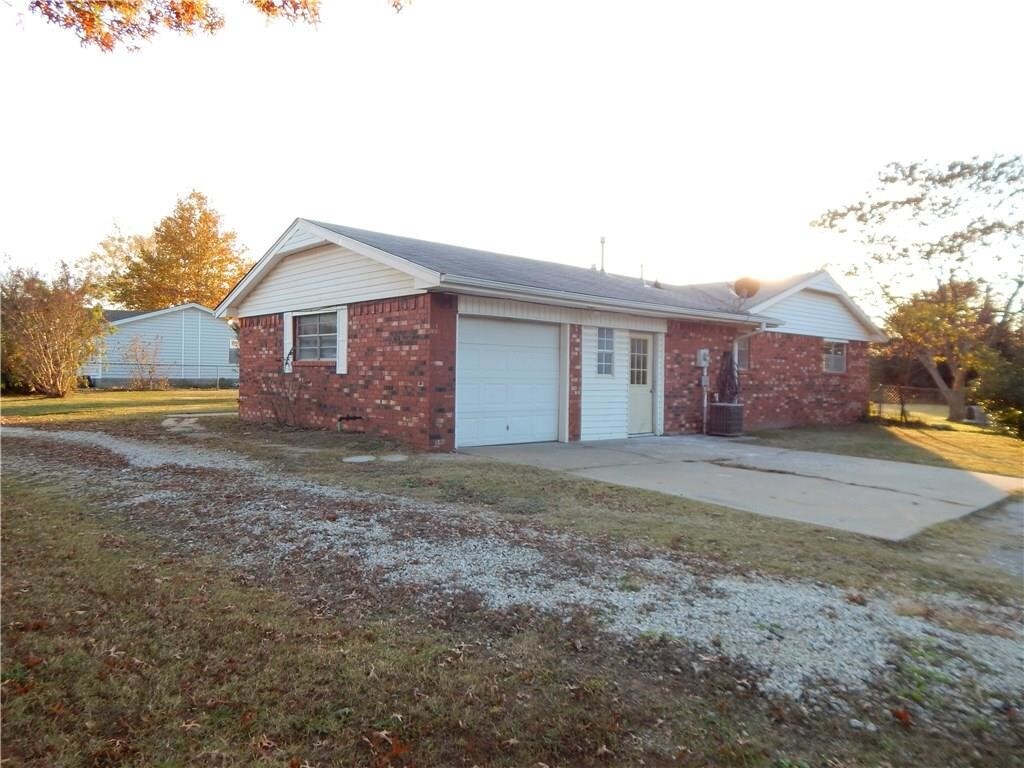 6 Frosty Acres, Shawnee, OK 74801 House Rental in Shawnee, OK