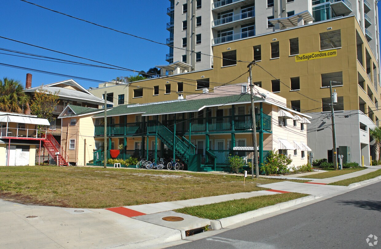 Building Photo - Delmar Flats