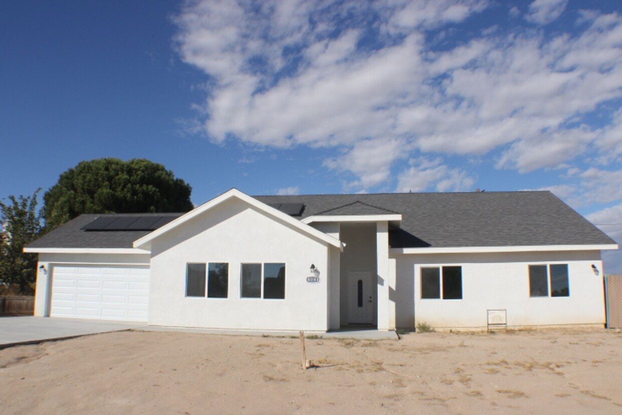 Primary Photo - Modern Living in California City