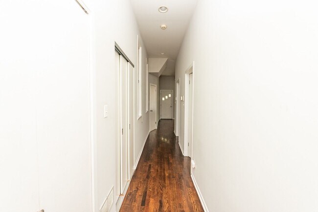 Foto del edificio - 2207 W Race Ave