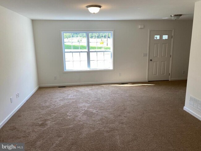Building Photo - 275 Bondsville Rd
