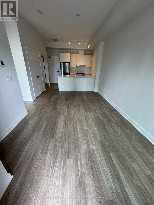 Building Photo - 430-430 Square One Dr