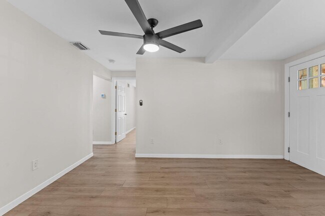 Foto del edificio - 3505 Iris St N