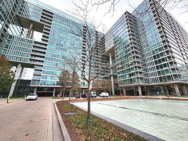 Foto del edificio - 9655 Woods Dr