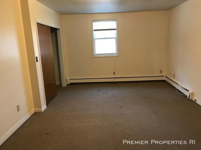 Building Photo - 663 Bernon St