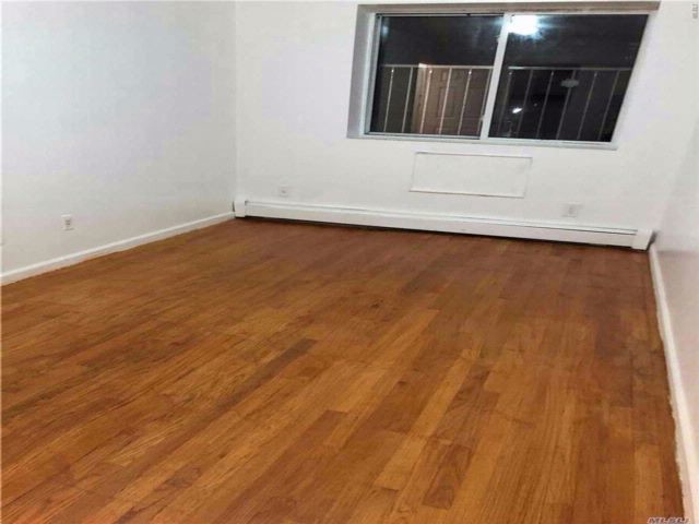 Foto principal - 62-16-62-39 39th Ave