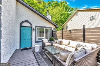 Building Photo - 4210 Lakes End Dr NW