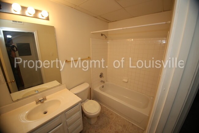 Building Photo - One Bedroom Apt on Frankfort Ave