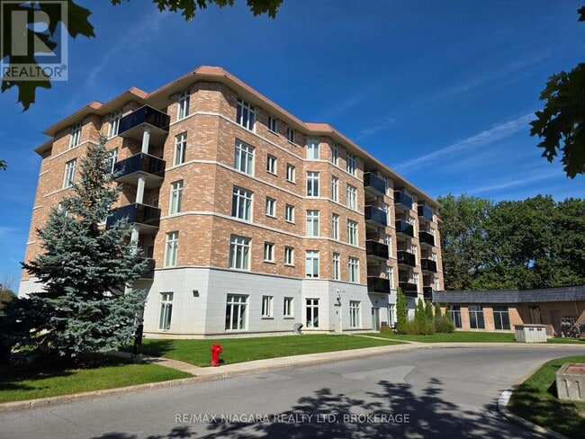 Building Photo - 8111-8111 Forest Glen Dr