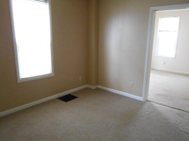 Building Photo - 2029 Windsong Dr