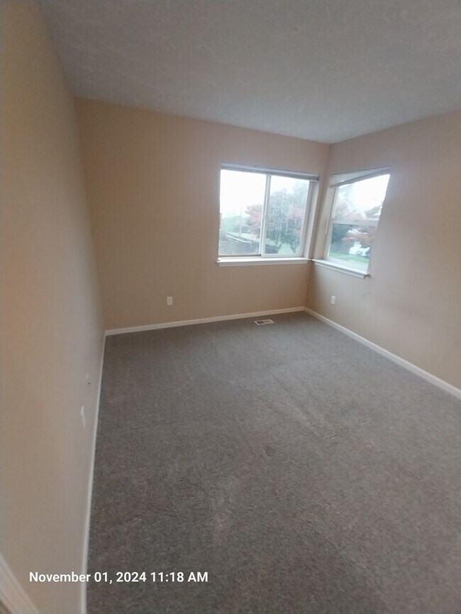 Foto del edificio - 467 NW Meadows Dr