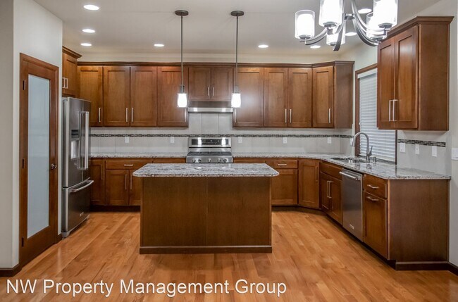 Building Photo - 4 br, 2.5 bath House - 17004 11th Pl W
