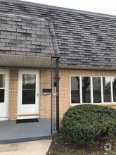 Building Photo - 408 Holly Ln