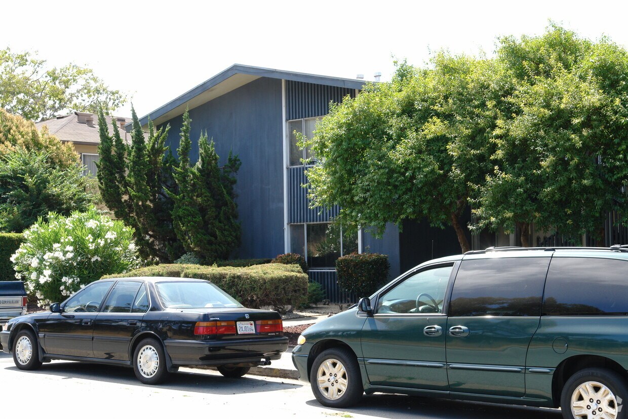 Building Photo - 480 19th Ave